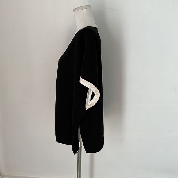 Marie Oliver Black V Neck Batwing Sleeve Blouse - Picture 3 of 6